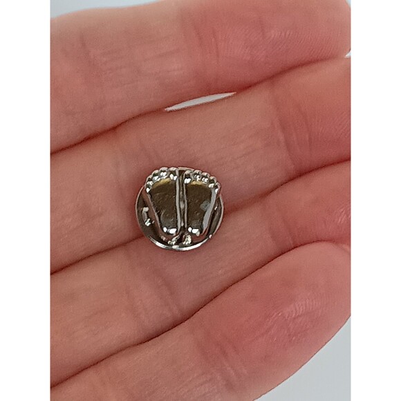 Precious Feet Silver Tone Signed V Evers 1979 Pro Life Hat Lapel Pin Tie Tack - Picture 3 of 9